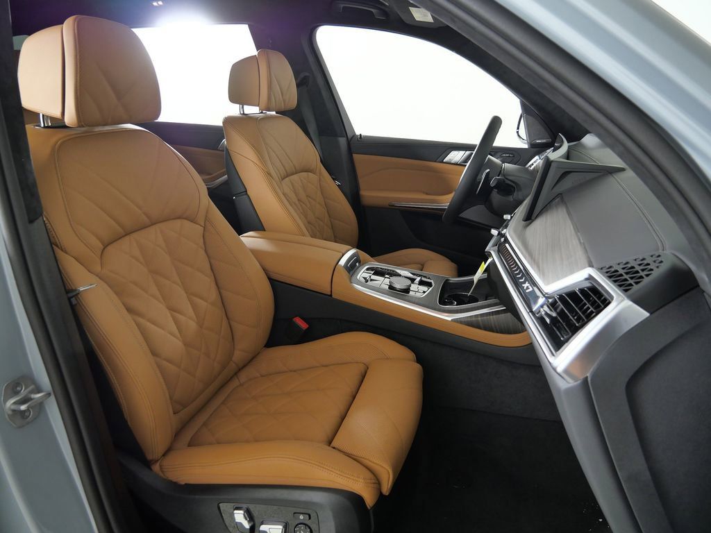 Thumbnail: 2026 BMW X7 - 23