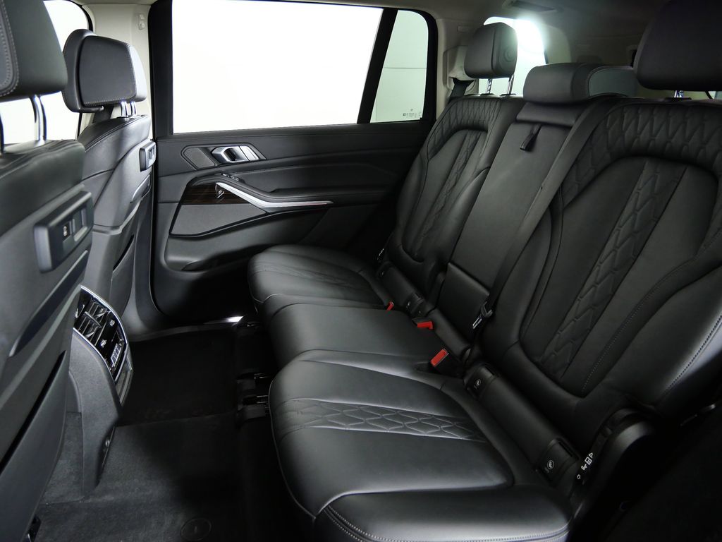 Thumbnail: 2020 BMW X7 - 33