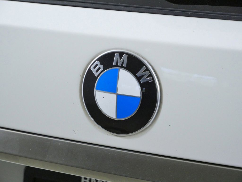 Thumbnail: 2022 BMW X7 - 11
