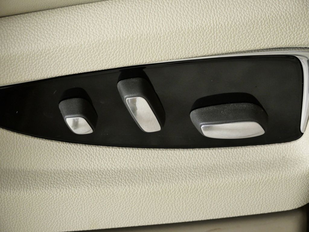 Thumbnail: 2015 Cadillac Escalade - 23