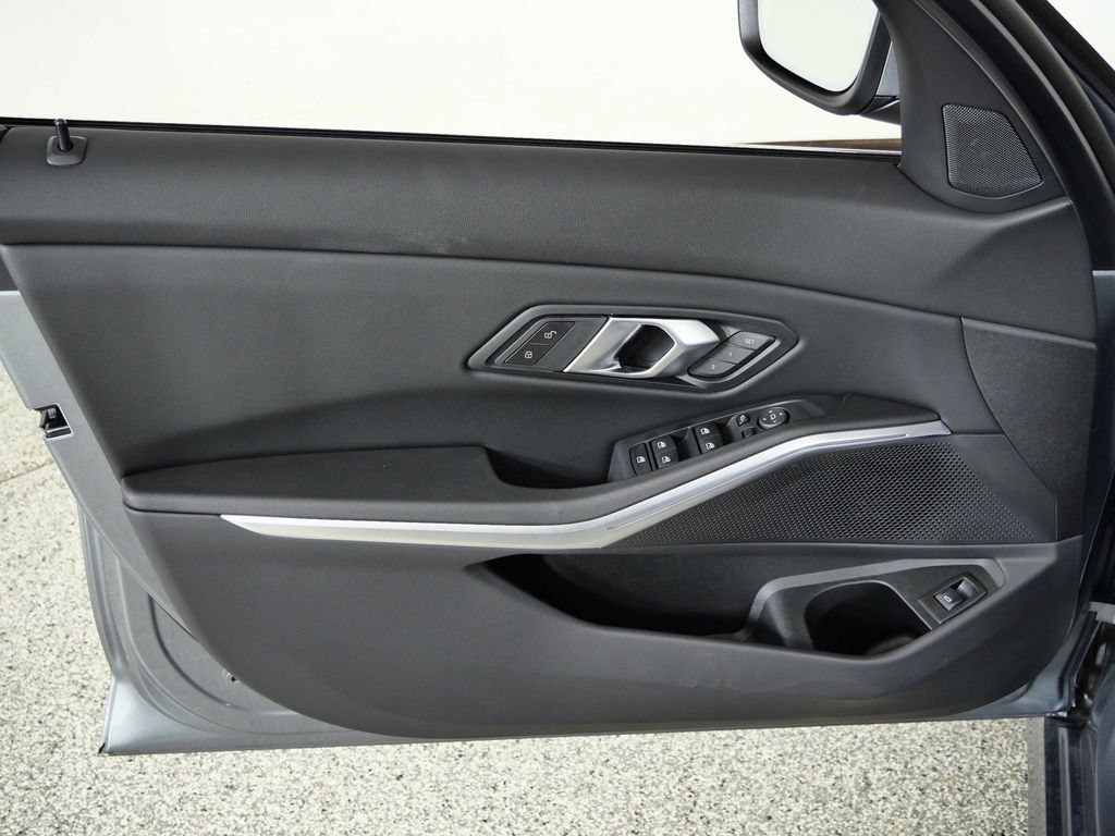 Thumbnail: 2026 BMW 3 Series - 32