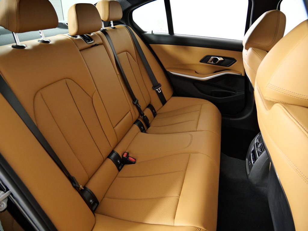 Thumbnail: 2026 BMW 3 Series - 26