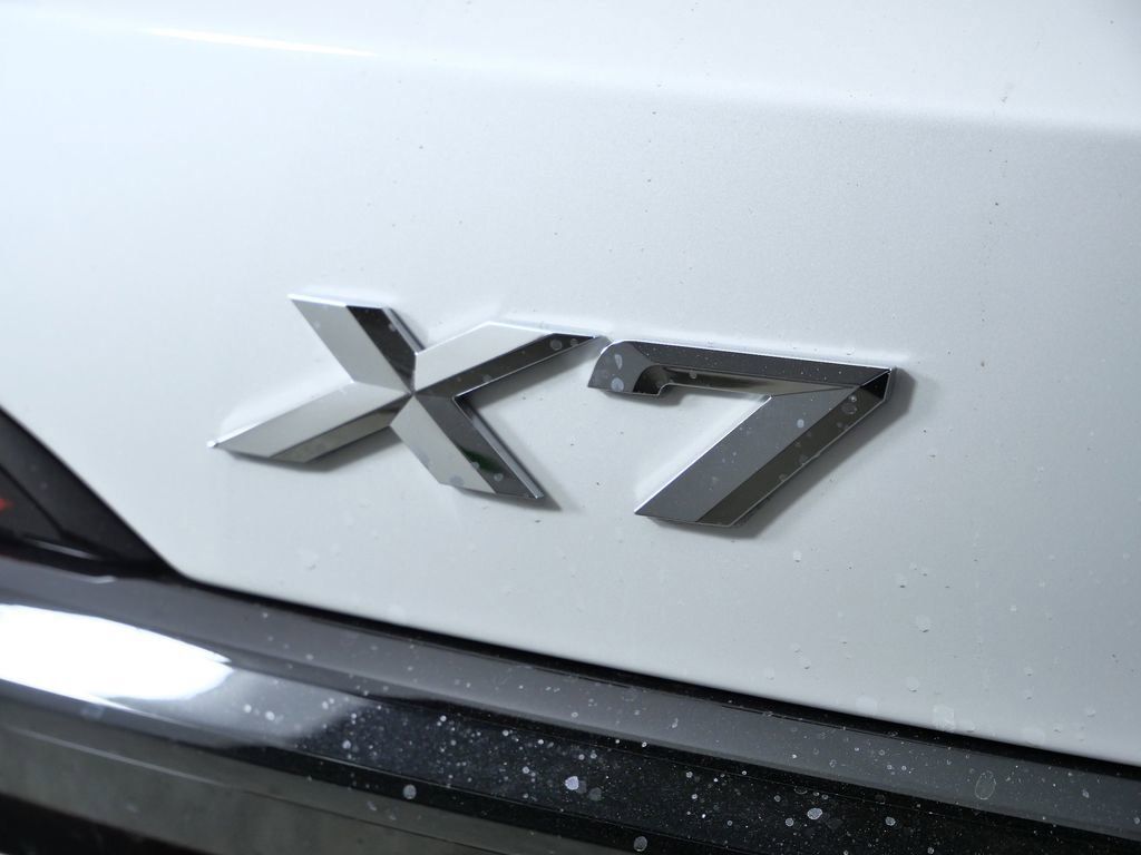 Thumbnail: 2026 BMW X7 - 15