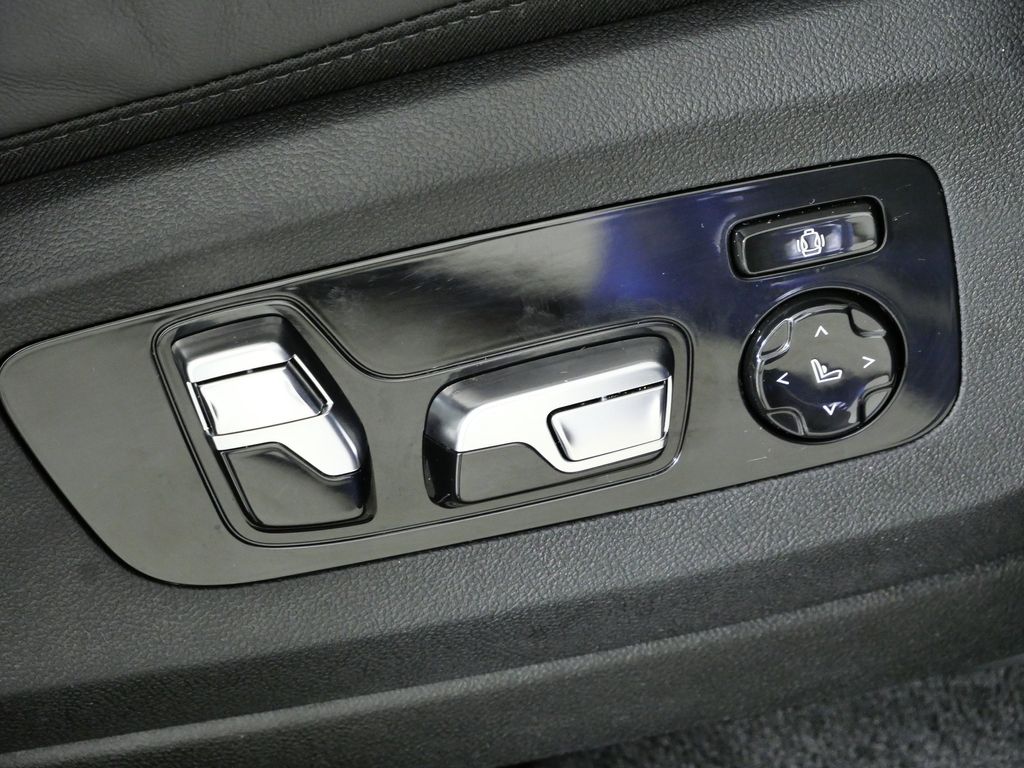 Thumbnail: 2025 BMW X7 - 27