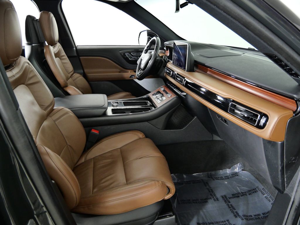 Thumbnail: 2023 Lincoln Aviator - 21