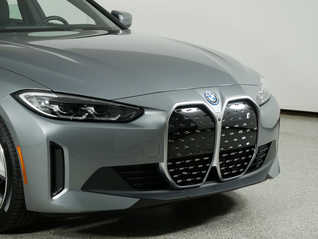 Thumbnail: 2023 BMW i4 - 4