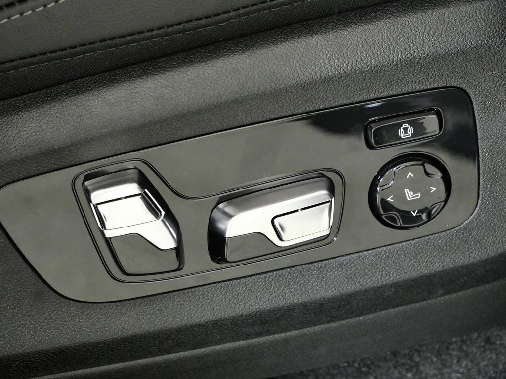 Thumbnail: 2026 BMW X7 - 24