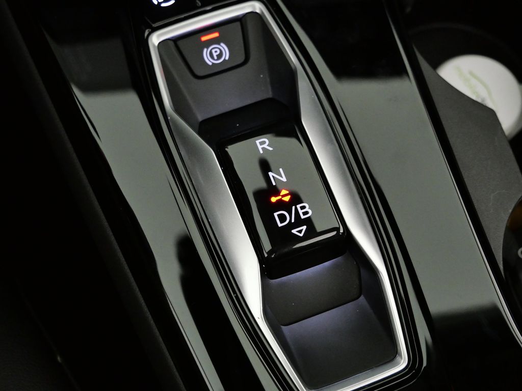 Thumbnail: 2025 Audi Q6 e-tron - 46