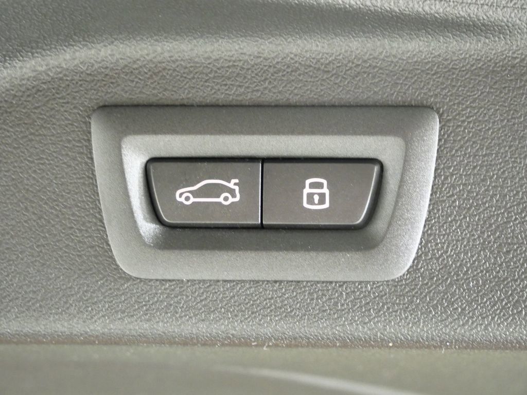 Thumbnail: 2026 BMW X7 - 34