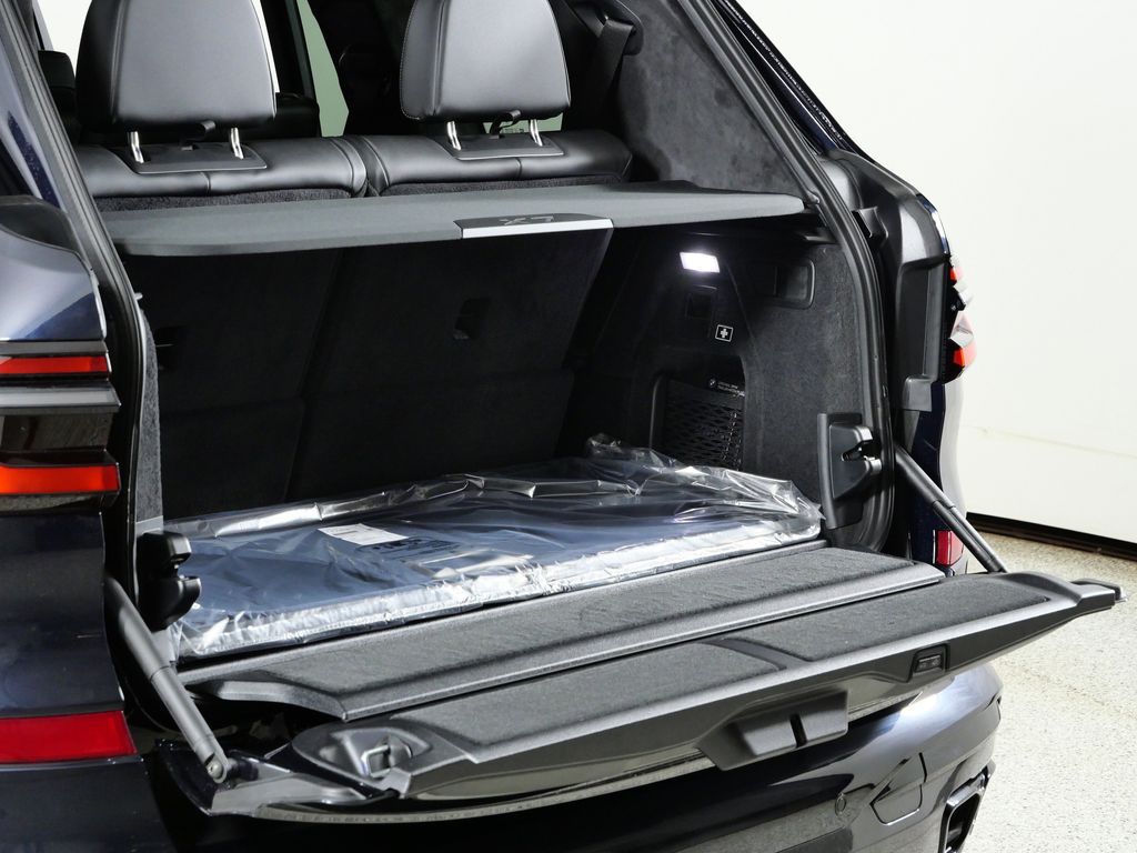 Thumbnail: 2026 BMW X7 - 29