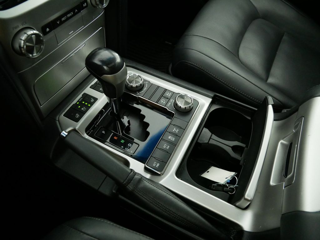 Thumbnail: 2016 Toyota Land Cruiser - 46