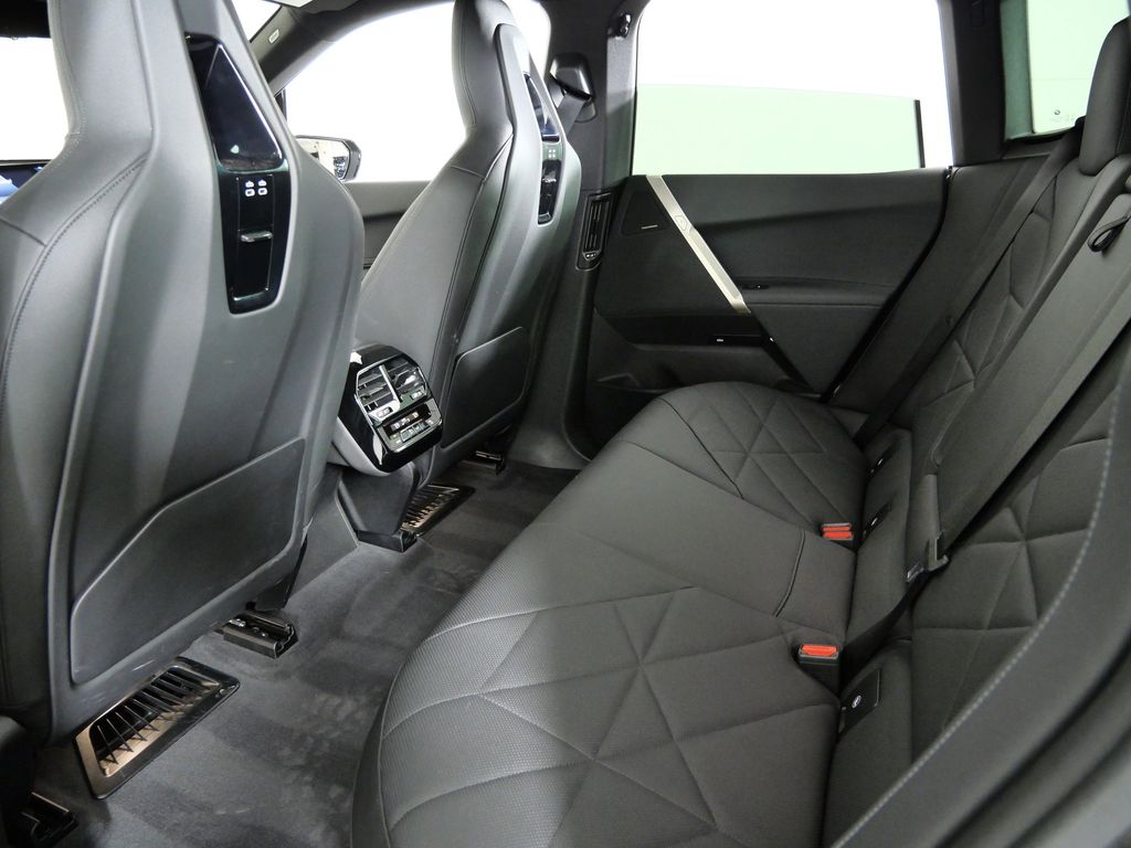 Thumbnail: 2023 BMW iX - 35