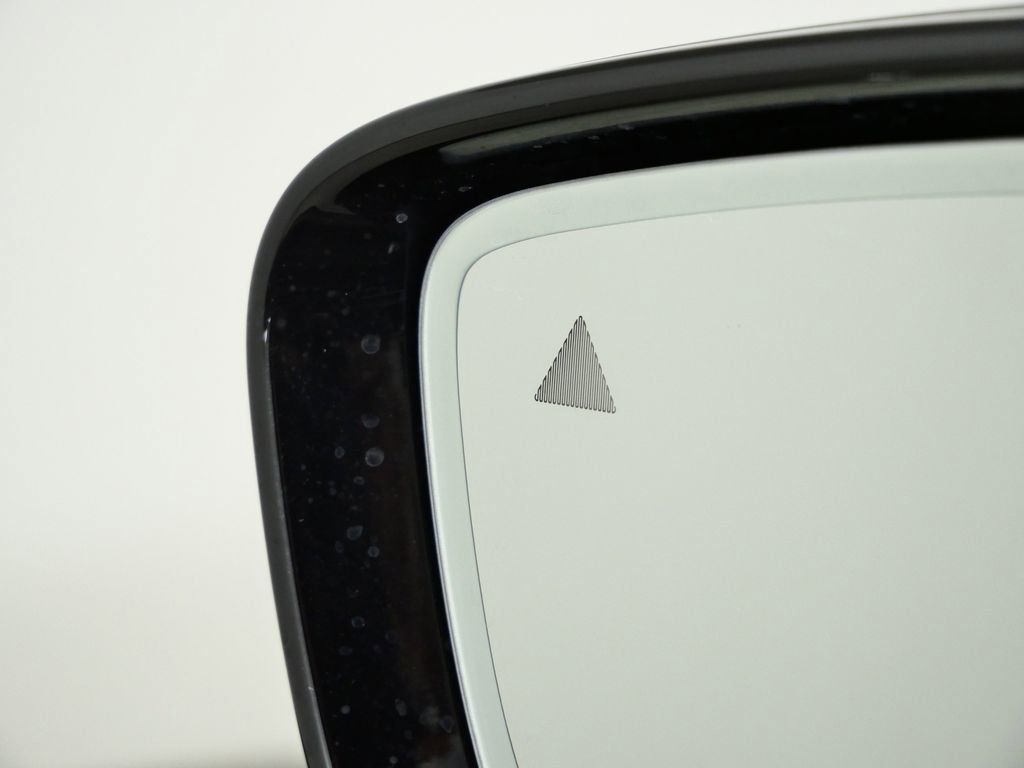 Thumbnail: 2026 BMW 8 Series - 36