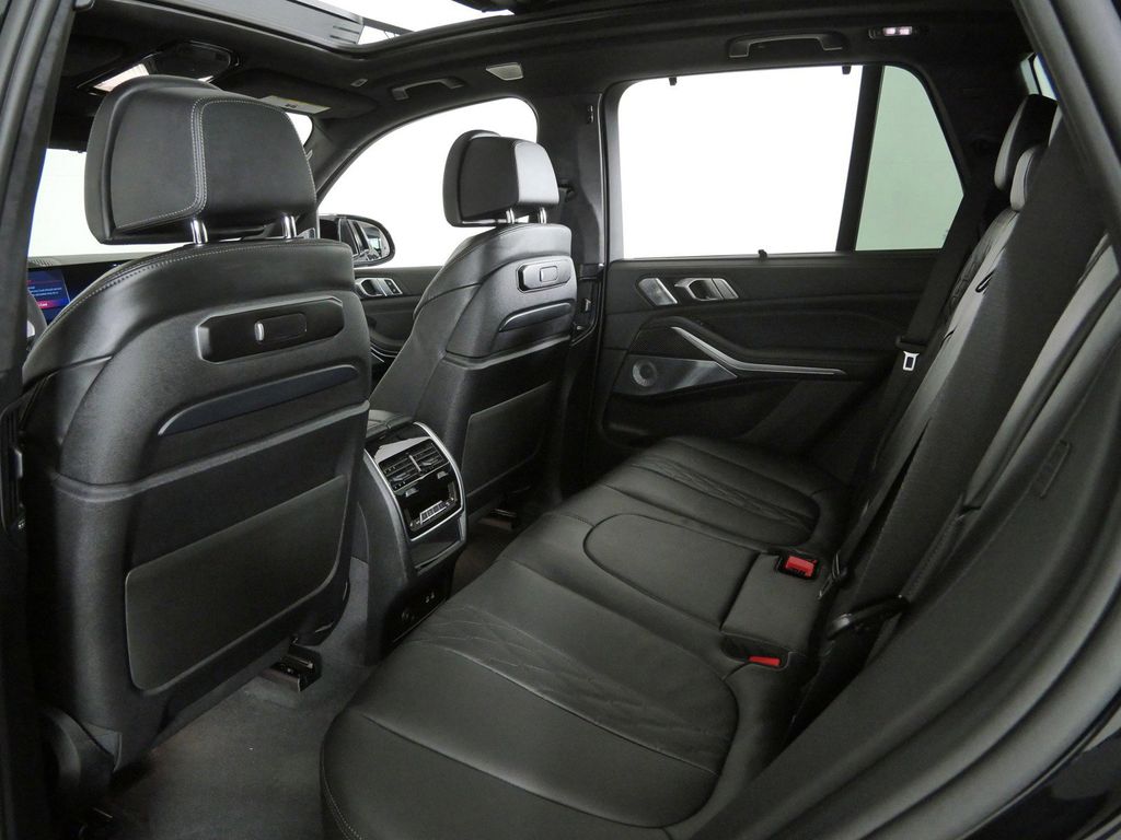 Thumbnail: 2026 BMW X5 - 32