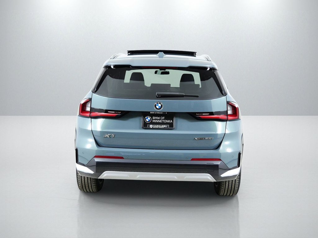 Thumbnail: 2026 BMW X1 - 10