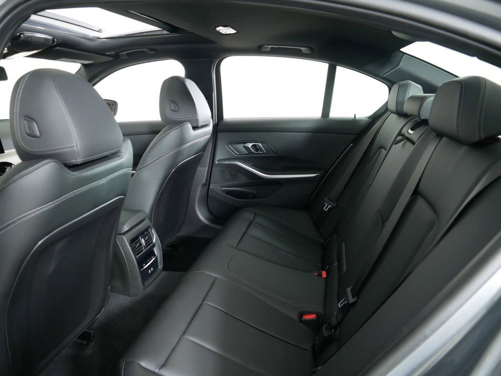 Thumbnail: 2025 BMW 3 Series - 29