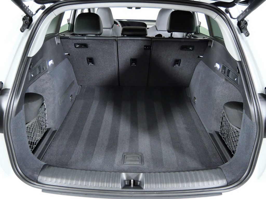 Thumbnail: 2025 Audi Q6 e-tron - 27