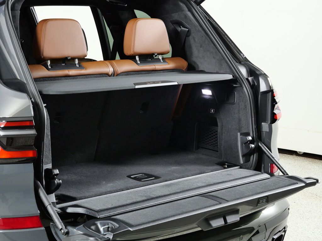 Thumbnail: 2026 BMW X7 - 29