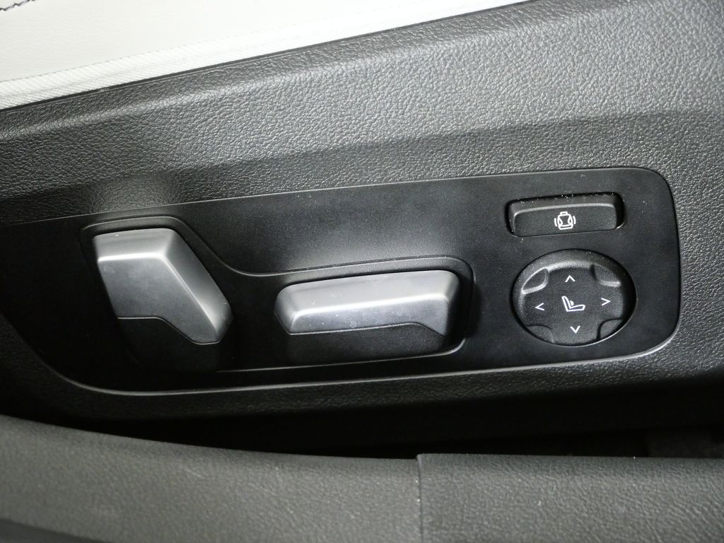 Thumbnail: 2022 BMW M3 - 23