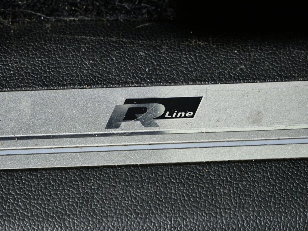 Thumbnail: 2021 Volkswagen Tiguan - 24