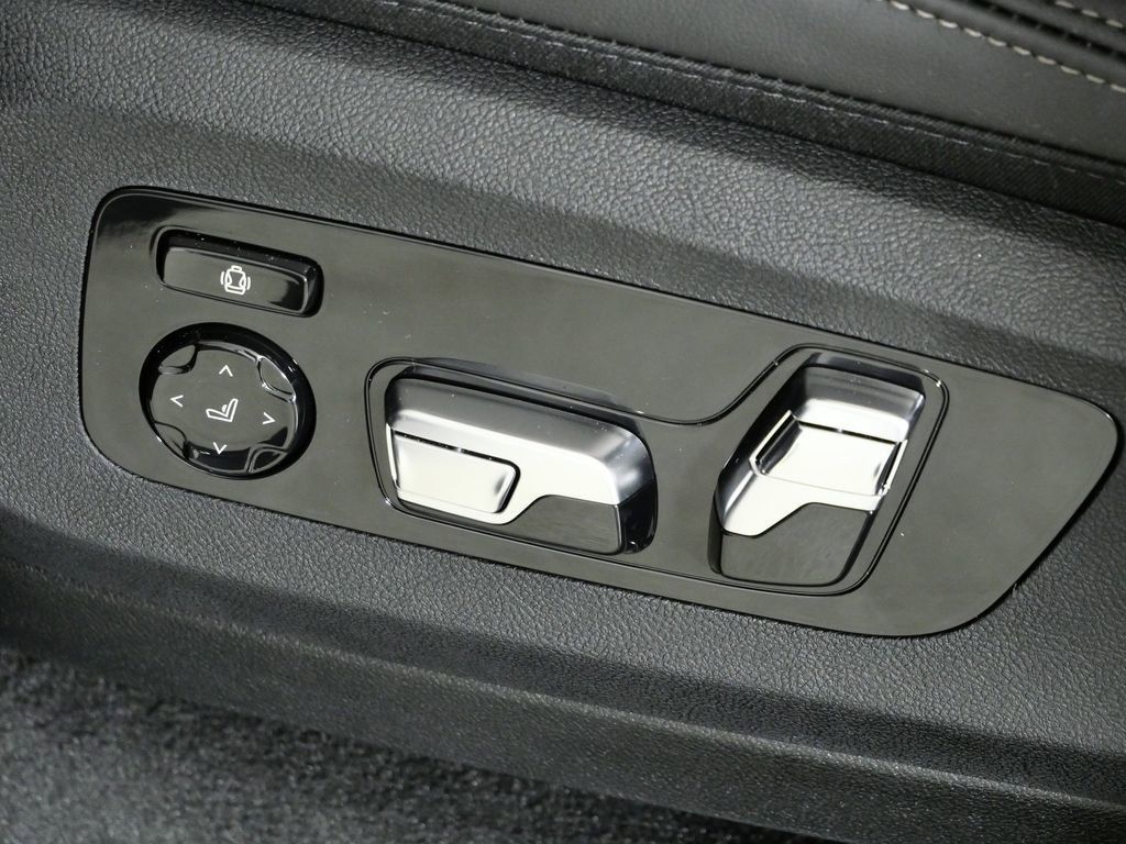 Thumbnail: 2026 BMW X7 - 41