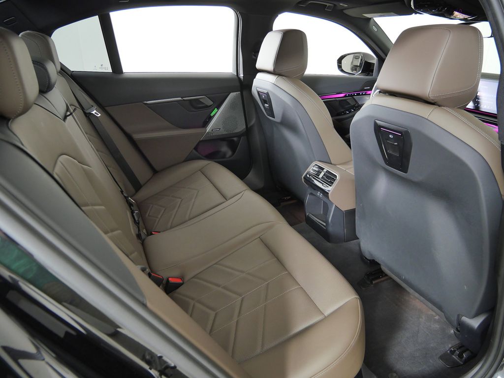 Thumbnail: 2026 BMW i5 - 29