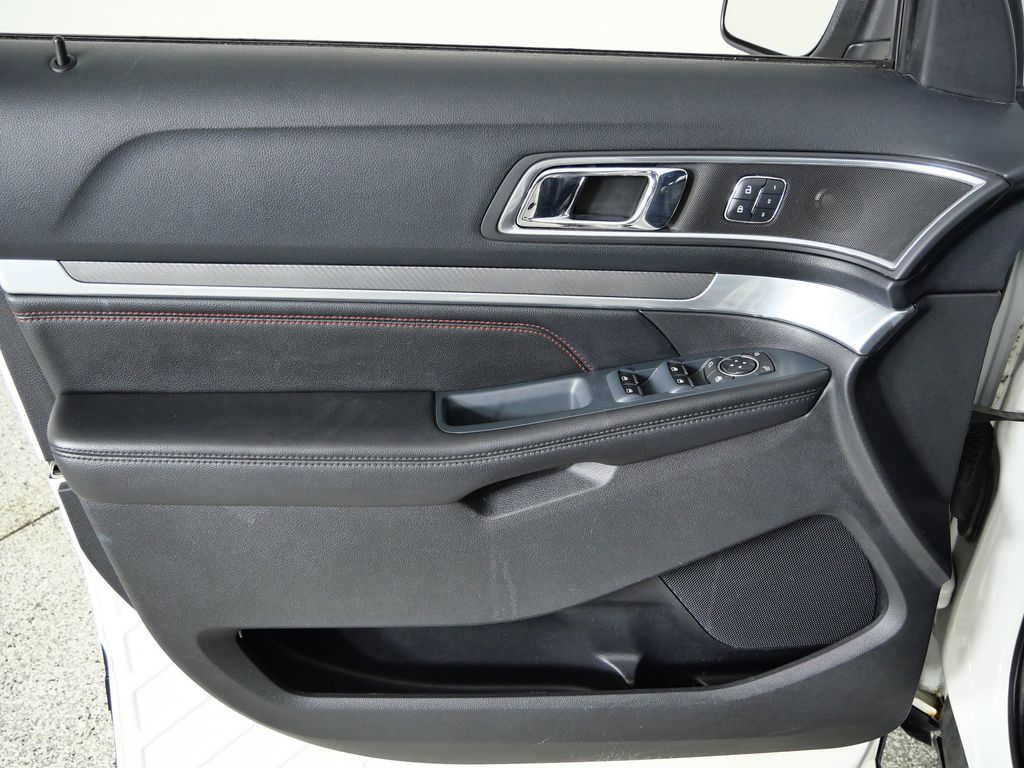 Thumbnail: 2016 Ford Explorer - 36