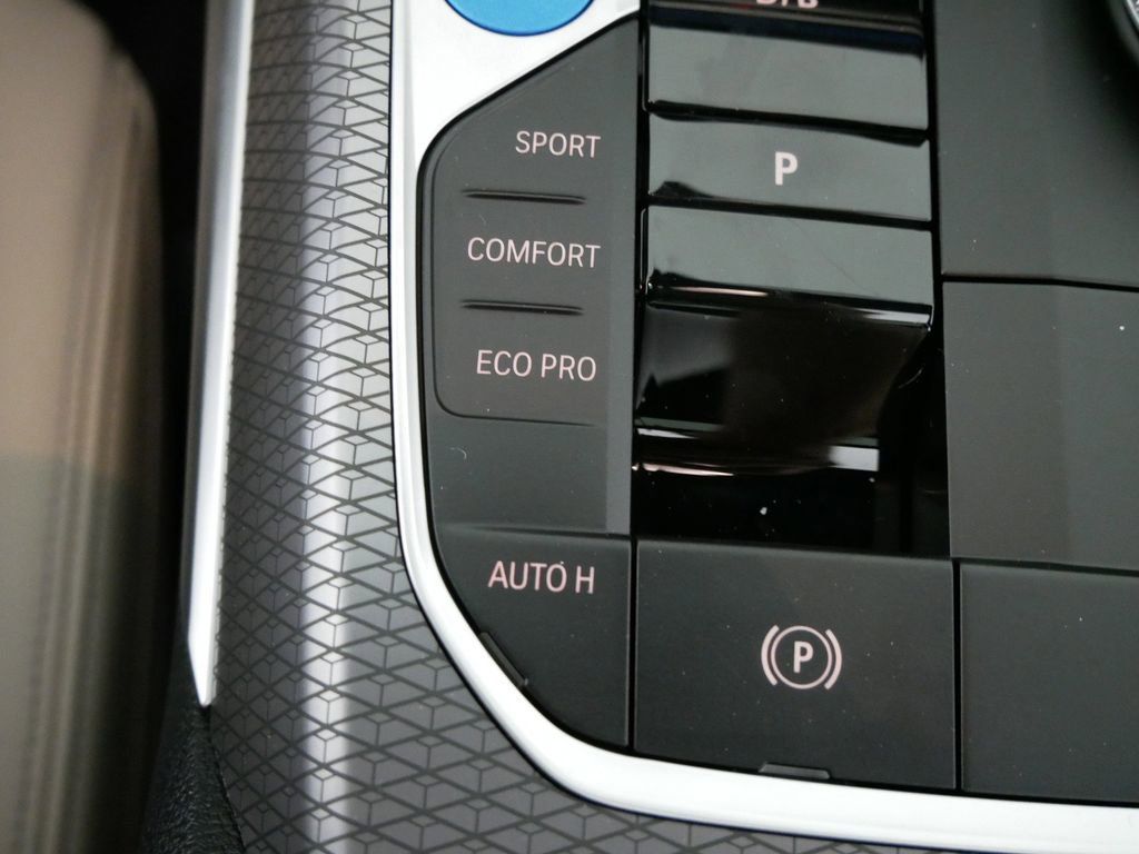 Thumbnail: 2025 BMW i4 - 46