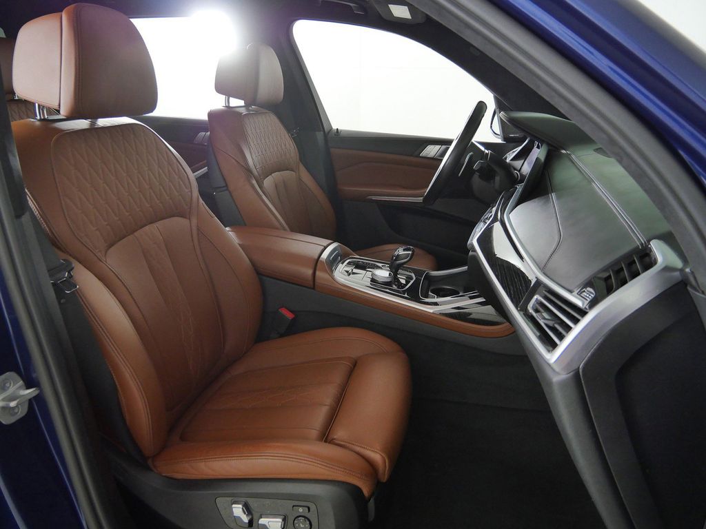 Thumbnail: 2021 BMW X7 - 22