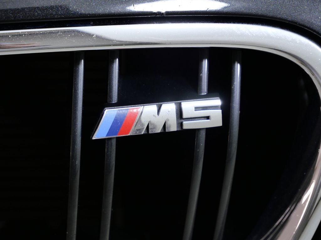 Thumbnail: 2013 BMW M5 - 17
