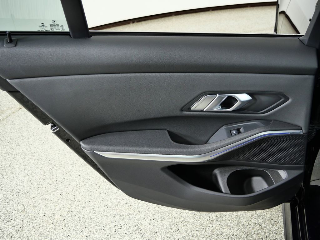 Thumbnail: 2021 BMW 3 Series - 30