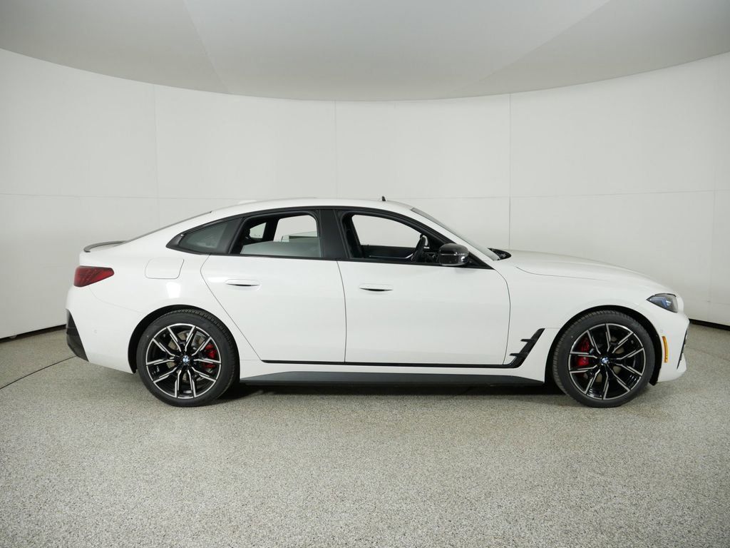 Thumbnail: 2025 BMW i4 - 9
