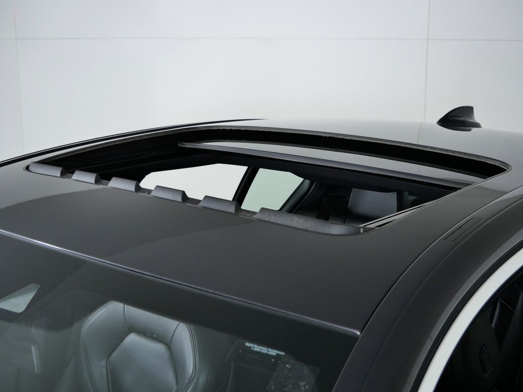 Thumbnail: 2018 BMW 5 Series - 19