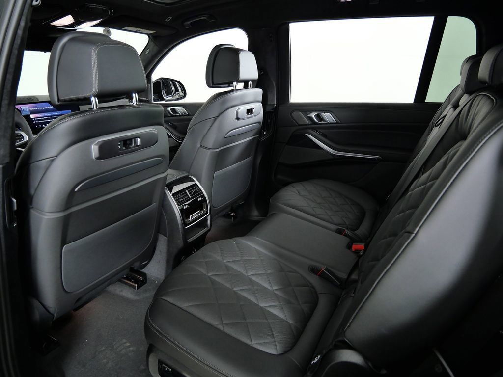 Thumbnail: 2026 BMW X7 - 35