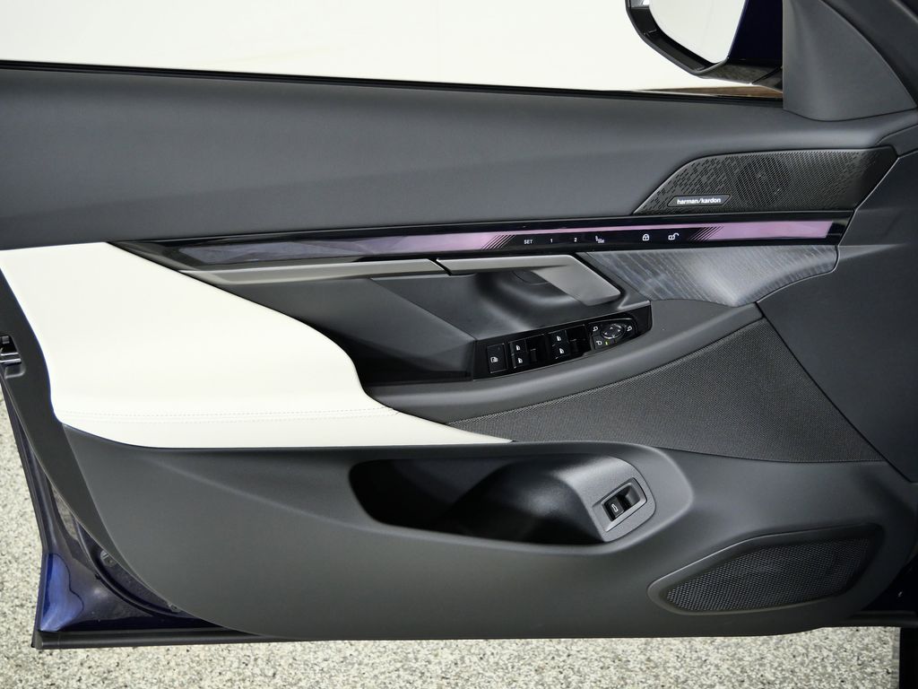 Thumbnail: 2026 BMW 5 Series - 32