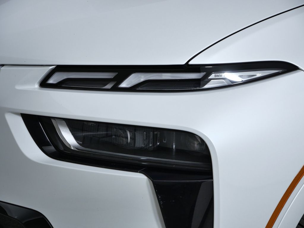 Thumbnail: 2023 BMW X7 - 4