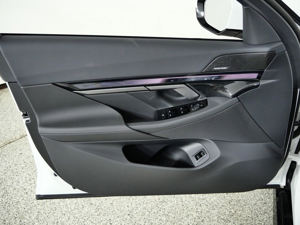 Thumbnail: 2026 BMW 5 Series - 31