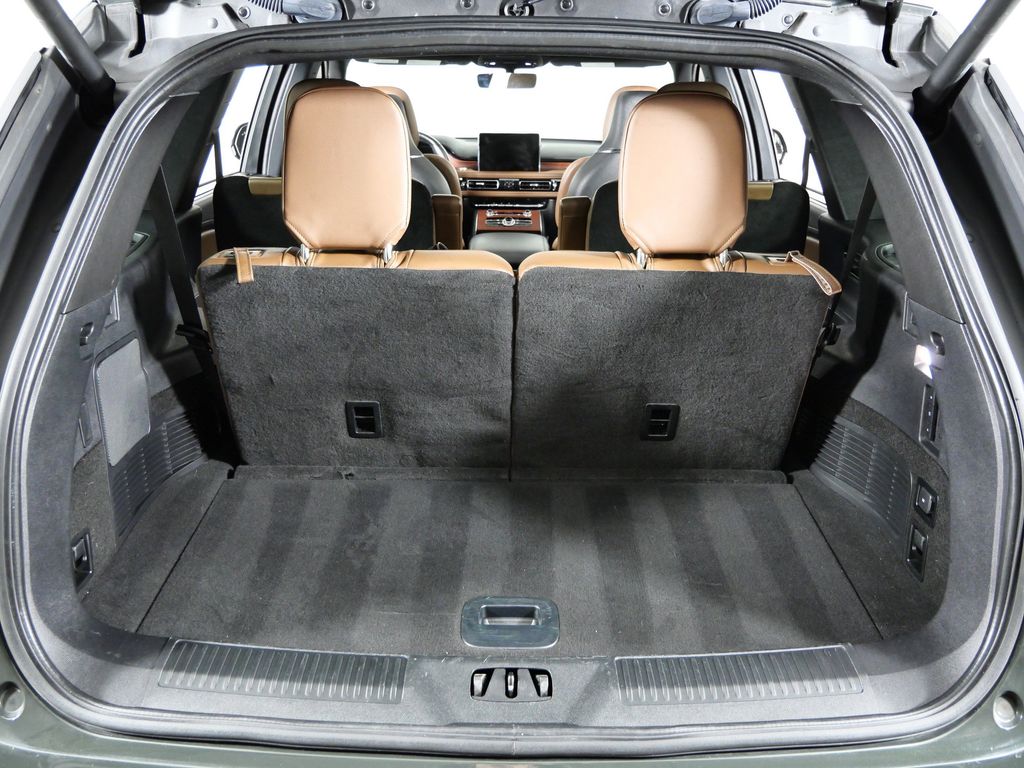 Thumbnail: 2023 Lincoln Aviator - 28