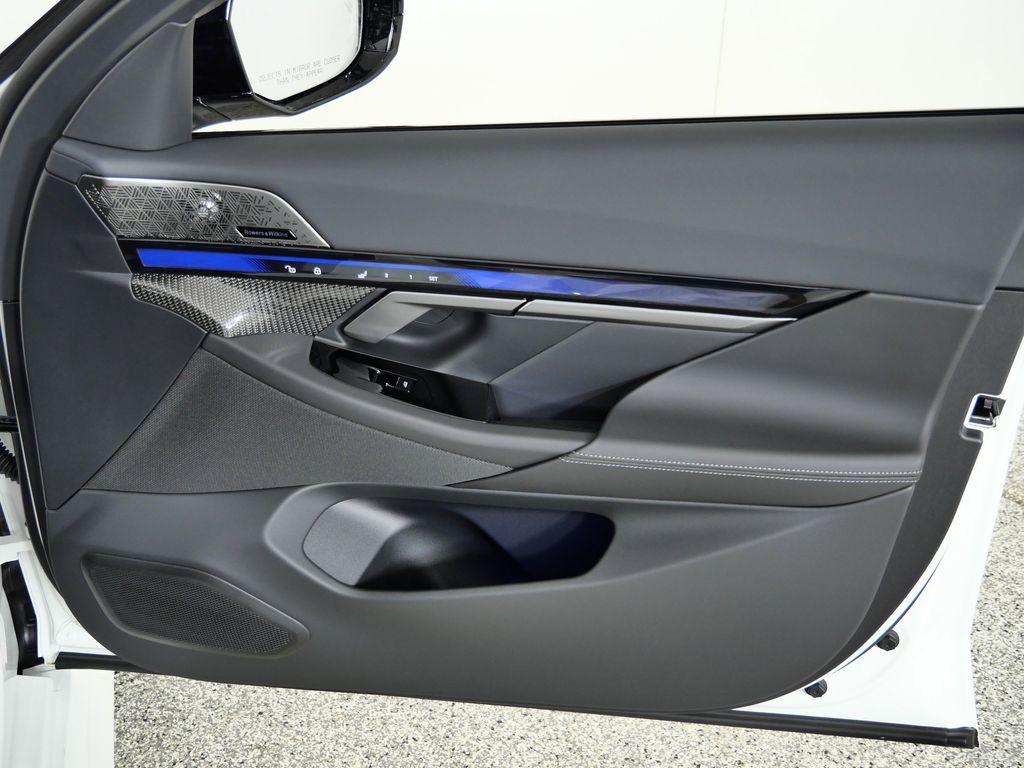 Thumbnail: 2026 BMW M5 - 20