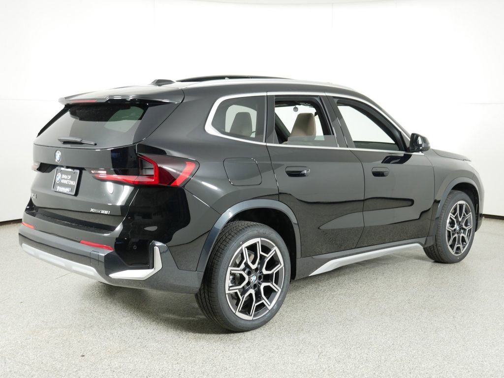 Thumbnail: 2025 BMW X1 - 10