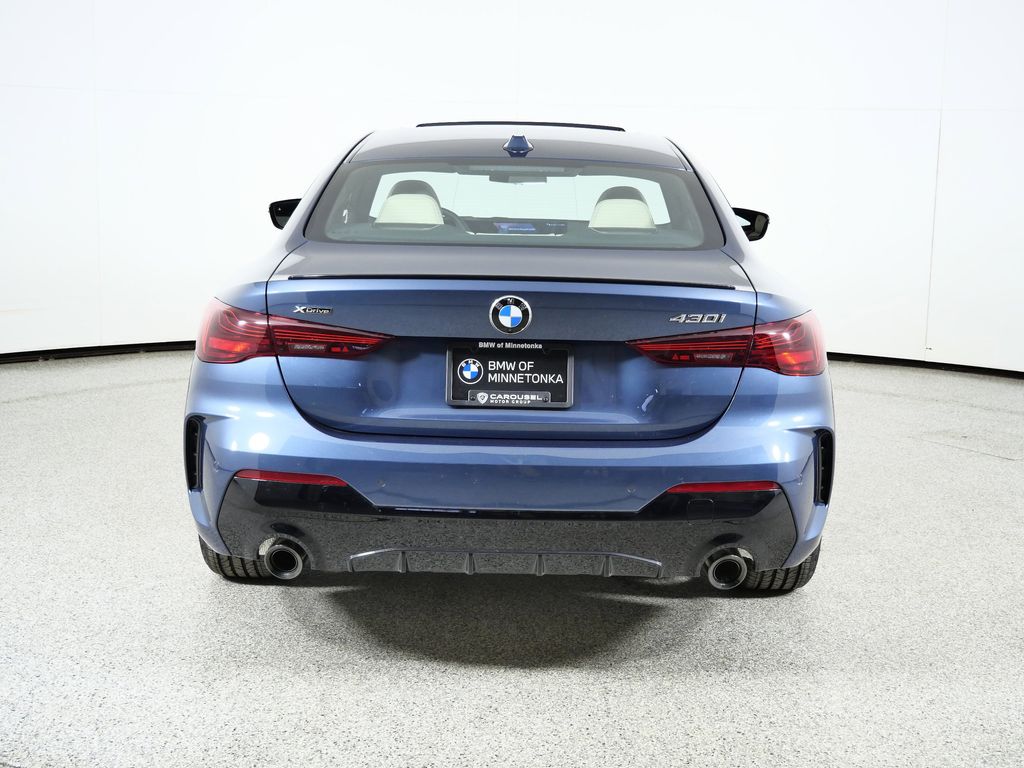 Thumbnail: 2026 BMW 4 Series - 10