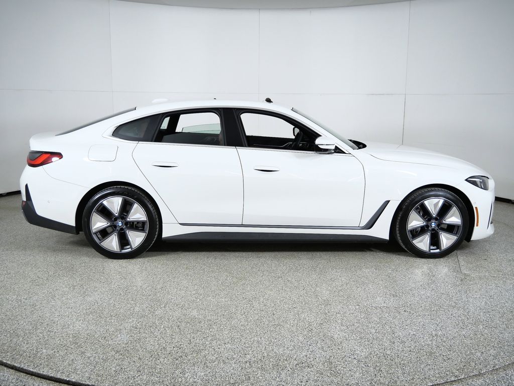 Thumbnail: 2025 BMW i4 - 10