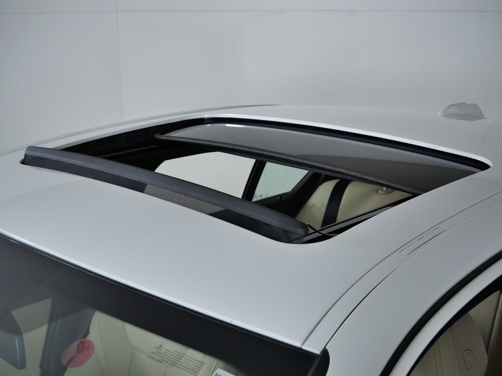 Thumbnail: 2026 BMW 3 Series - 18