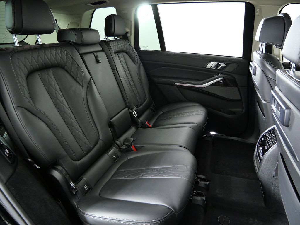 Thumbnail: 2020 BMW X7 - 27