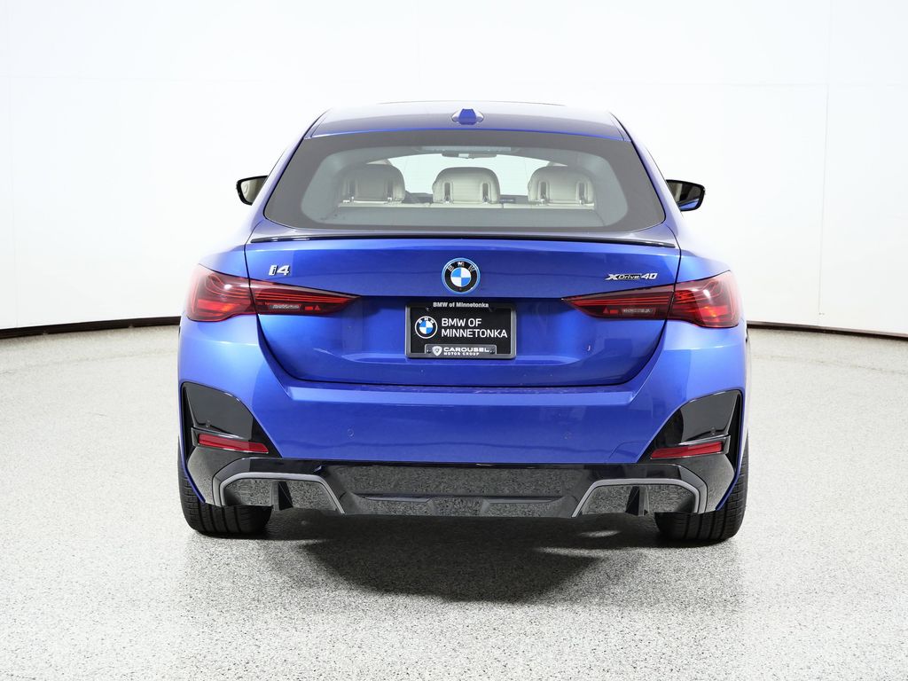 Thumbnail: 2025 BMW i4 - 10