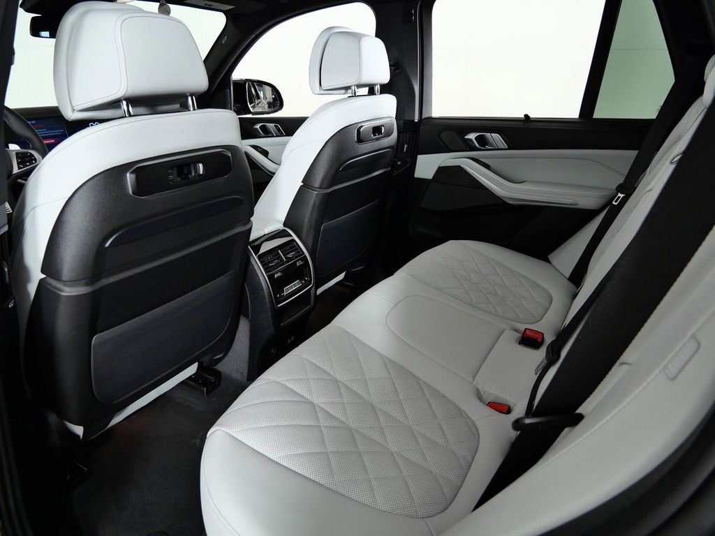 Thumbnail: 2026 BMW X5 - 32