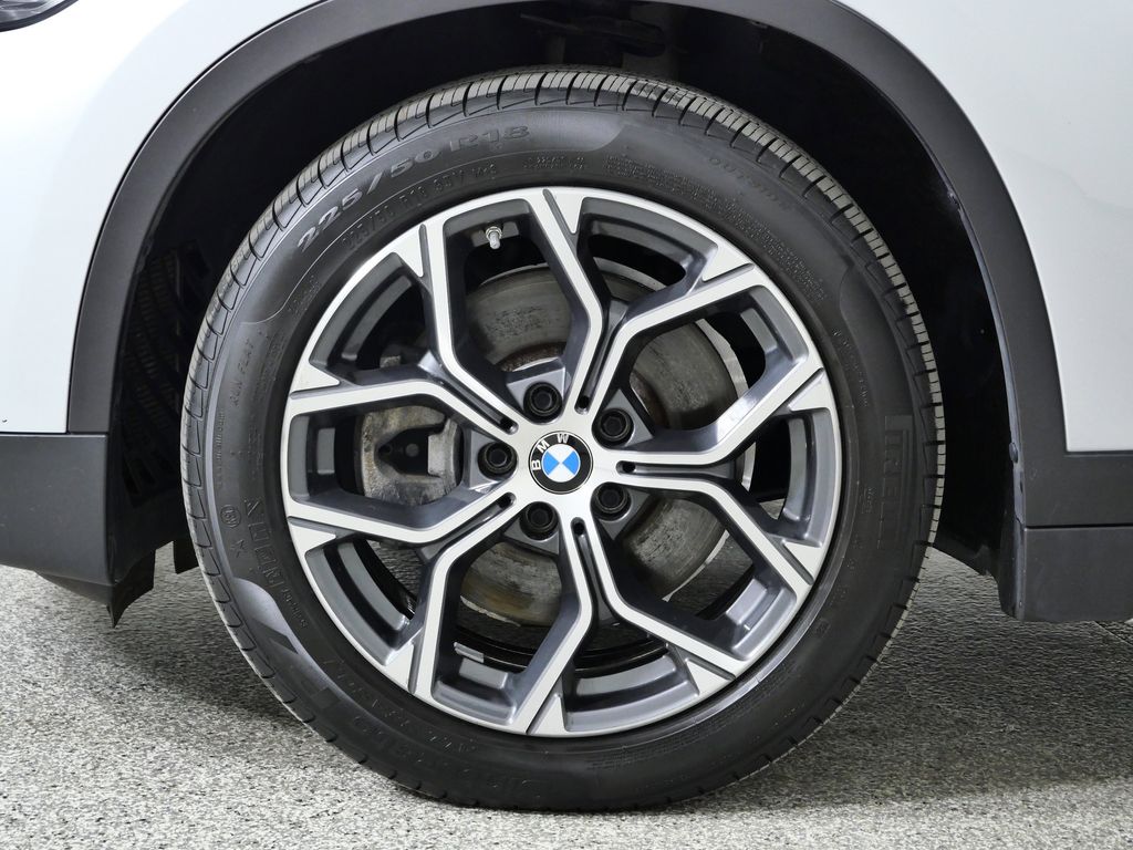 Thumbnail: 2021 BMW X1 - 18