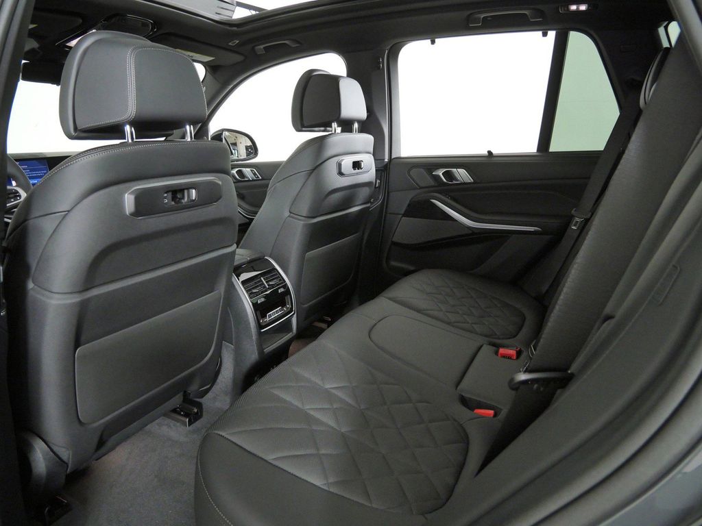 Thumbnail: 2026 BMW X5 - 32