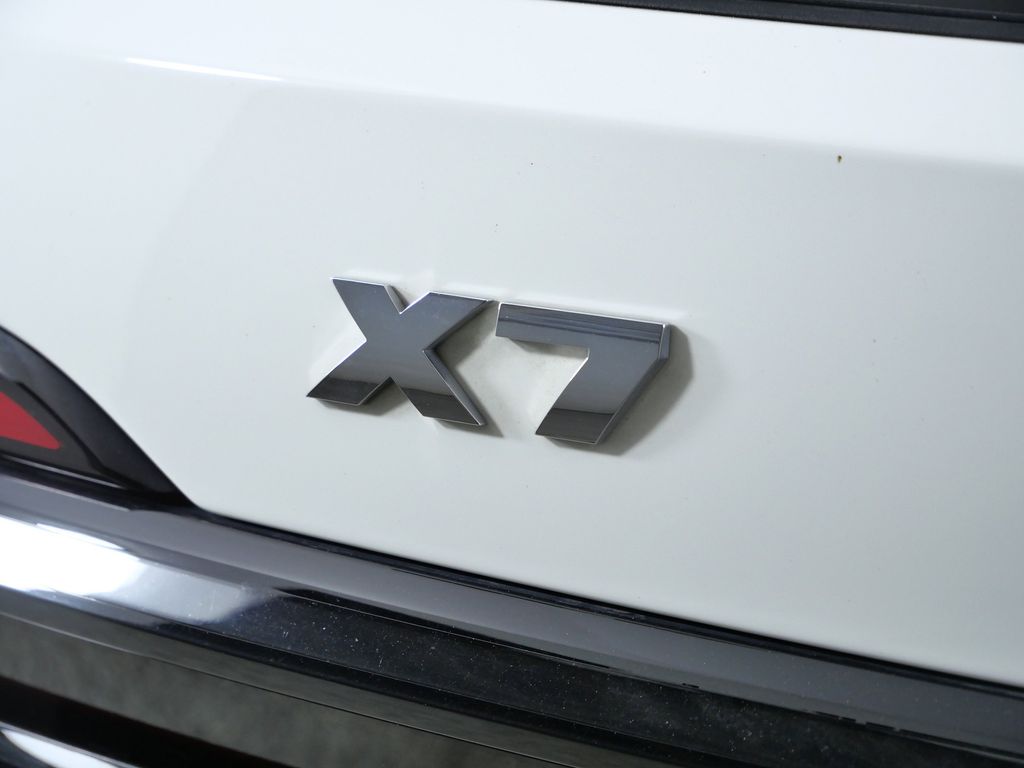 Thumbnail: 2024 BMW X7 - 16