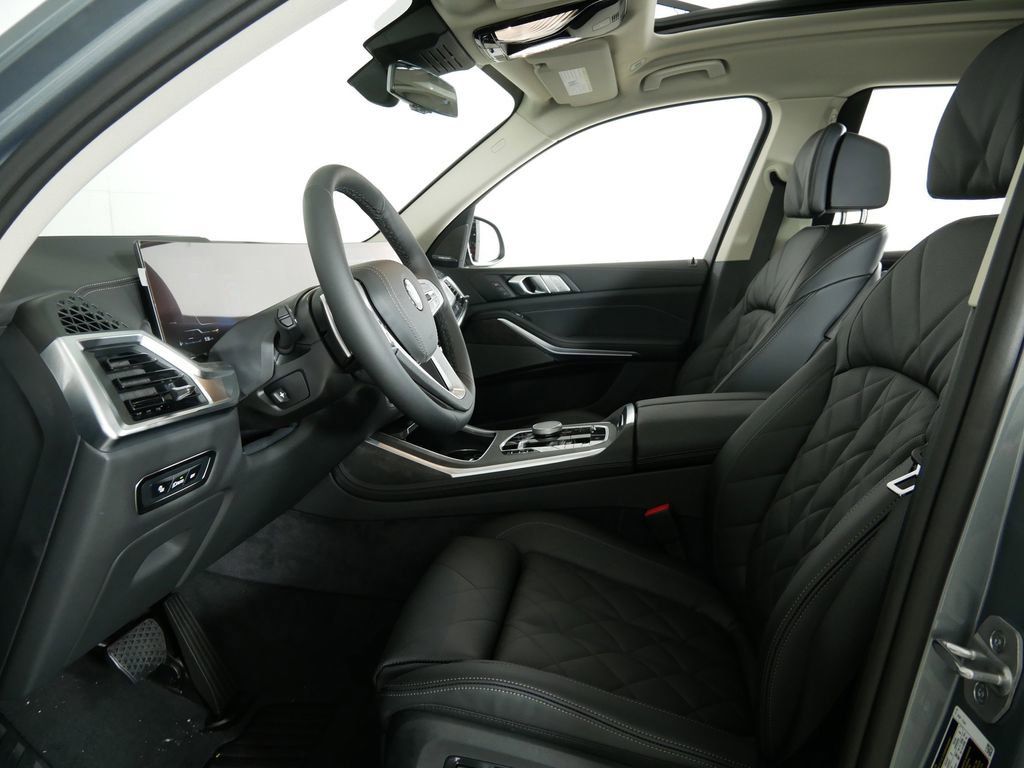 Thumbnail: 2026 BMW X7 - 34